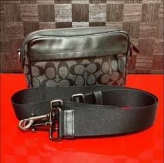 coach コーチ ショルダーバッグ ブラック 黒　クロスボディ　レザー　メンズのサムネイル