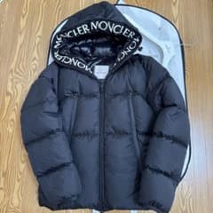 MONCLER ダウンジャケット フードロゴのサムネイル