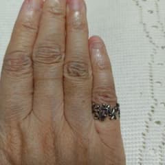 Flower motif ring