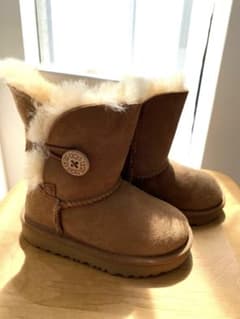 【新品未使用】UGG キッズ　ムートンブーツのサムネイル