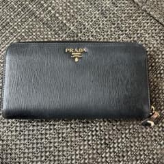 PRADA サフィアーノ　 ラウンドファスナー　 ブラックレザー 長財布のサムネイル