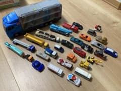 トミカ他　大量セット まとめ売り 収納トラック付きのサムネイル
