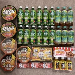 定価6500円相当。食料品詰め合わせ。メロンソーダ　炭酸飲料　お茶　ラーメンA