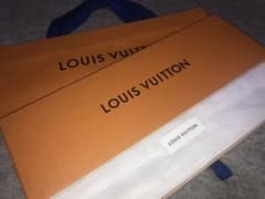 louis vuitton  紙袋　箱のサムネイル