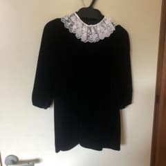 値下げしました　子ども用　黒のベルベットワンピース レース襟のサムネイル