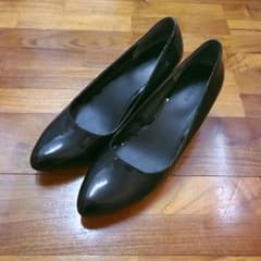 黒 エナメルパンプス 23cmのサムネイル
