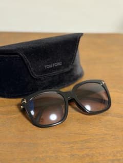 TOM FORD サングラス ブラック　レディースのサムネイル