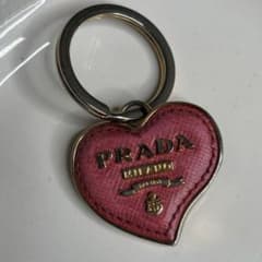 PRADA♡プラダサフィアーノのハート型キーホルダー - メルカリ