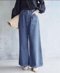 【新品未使用】ローブイエナ LE DENIM ワイドフレアタック　パンツのサムネイル