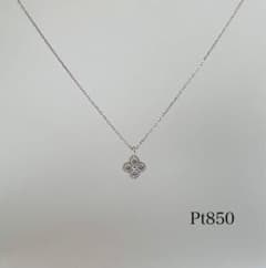 Pt850 幸せを呼ぶ　小さなクローバー ネックレス プラチナ Pt850 幸せを呼ぶ 小さなクローバー ネックレス プラチナ - メルカリ