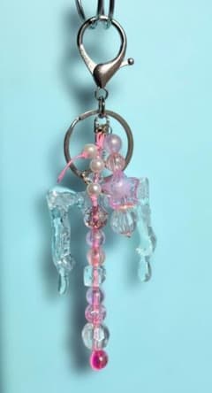 ハンドメイド レジン キーホルダー Mモチーフ ピンクのサムネイル