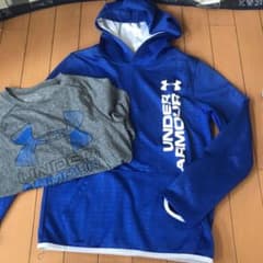 子供用アンダーアーマーパーカーと長Tシャツのサムネイル