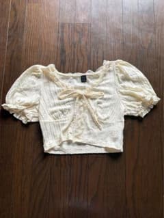 SHEIN パフスリーブ ショート丈ブラウス アイボリーのサムネイル