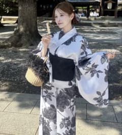 最終お値下げ　白地黒花柄浴衣・帯セット 最終お値下げ 白地黒花柄浴衣・帯セット - メルカリ