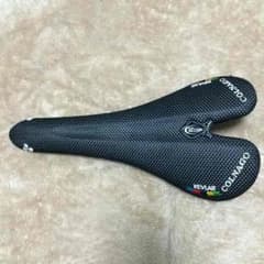 ビー様専用 COLNAGO KEVLAR カーボンサドル 使用品のサムネイル