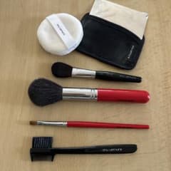 美品shu uemura メイクブラシセット パフ付き shu uemura メイクブラシセット パフ ミラー付き - メルカリ