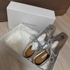美品 PIPPICHIC AMBER COCO シルバー フラットシューズ 23 - メルカリ