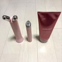 medicube 美顔器 本体 2点セット PDRNブースタージェル付きのサムネイル