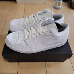ナイキ エアジョーダン1Low トリプルホワイトのサムネイル