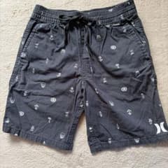 Hurleyブラック　夏用　ハーフパンツ120〜130のサムネイル