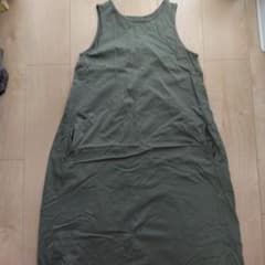 UNIQLO ノースリーブワンピース カーキ 160cmのサムネイル