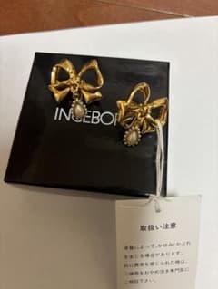 INGEBORG リボン イヤリング ゴールド パールのサムネイル