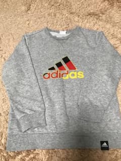 adidasのトレーナーのサムネイル