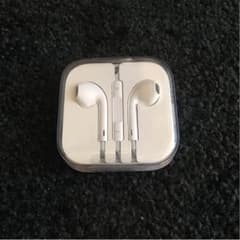 アップル純正 ヘッドホンのサムネイル