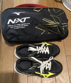 Mizuno NXT バレーボールシューズ　袋付きのサムネイル