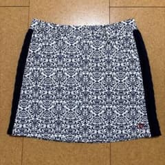 新品同様 パーリーゲイツ スカート サイズ1 紺 防寒 中綿 異素材切り替