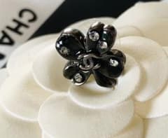 ⭐️CHANEL⭐️クローバーラインストーン付きピアス片耳のサムネイル