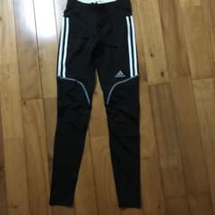 adidasのサムネイル