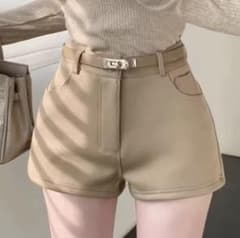 ベージュ ショートパンツ ベルト付きのサムネイル