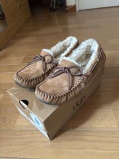 試着のみ❗️最終値下げ‼️UGG DAKOTA モカシン チェスナット ２５センチ UGG DAKOTA モカシン チェスナット US6 - メルカリ