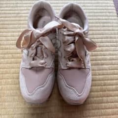 New Balance スニーカー ピンク リボンのサムネイル