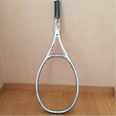硬式テニスラケットのサムネイル