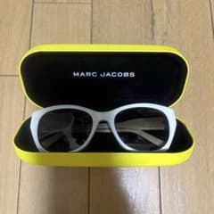 MARC JACOBS ホワイトサングラス ケース付きのサムネイル