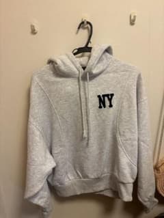 ZARA NYロゴ スウェットパーカー グレー Mサイズのサムネイル