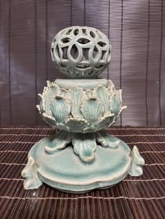 高麗青磁 海青 香炉 蓮華文兎三足香炉 うさぎ三つ足 - メルカリ