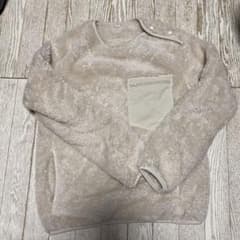 UNIQLO フワフワ　トップスのサムネイル