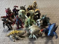 ウルトラマン 怪獣フィギュア 15体セットのサムネイル