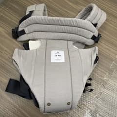 ひーちゃん様専用　CUSE BERRY ZERO 抱っこ紐のサムネイル