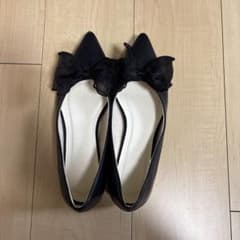 リボン付き黒パンプスのサムネイル