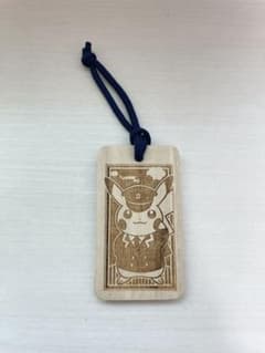 非売品 ポケモン ANA 空飛ぶピカチュウ 木札 ストラップ