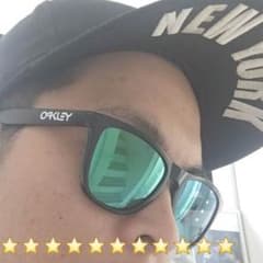 OAKLEYのサムネイル