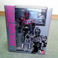 【中古品】SHフィギュアーツ　仮面ライダーディケイド　コンプリートフォームのサムネイル