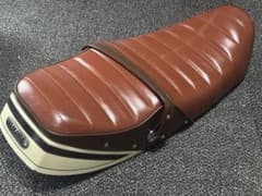 SR400 純正シート加工 タックロール あんこ抜 ゲルザブ埋込リアカウル付き SR400 純正シート加工 タックロール あんこ抜 ゲルザブ埋込リアカウル