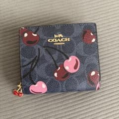 COACH チェリー柄 二つ折り財布 CZ347 いいね要りません COACH チェリー柄 二つ折り財布 CZ347 いいね要りません - メルカリ