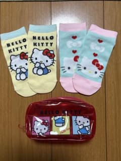 新品 ハローキティ ソックス 2足　23-25cm 小物ケース付きのサムネイル