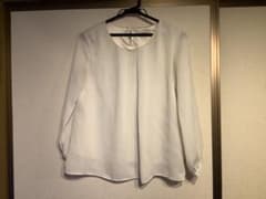 【美品】ホワイト 長袖ブラウス シンプル　ビジネスのサムネイル